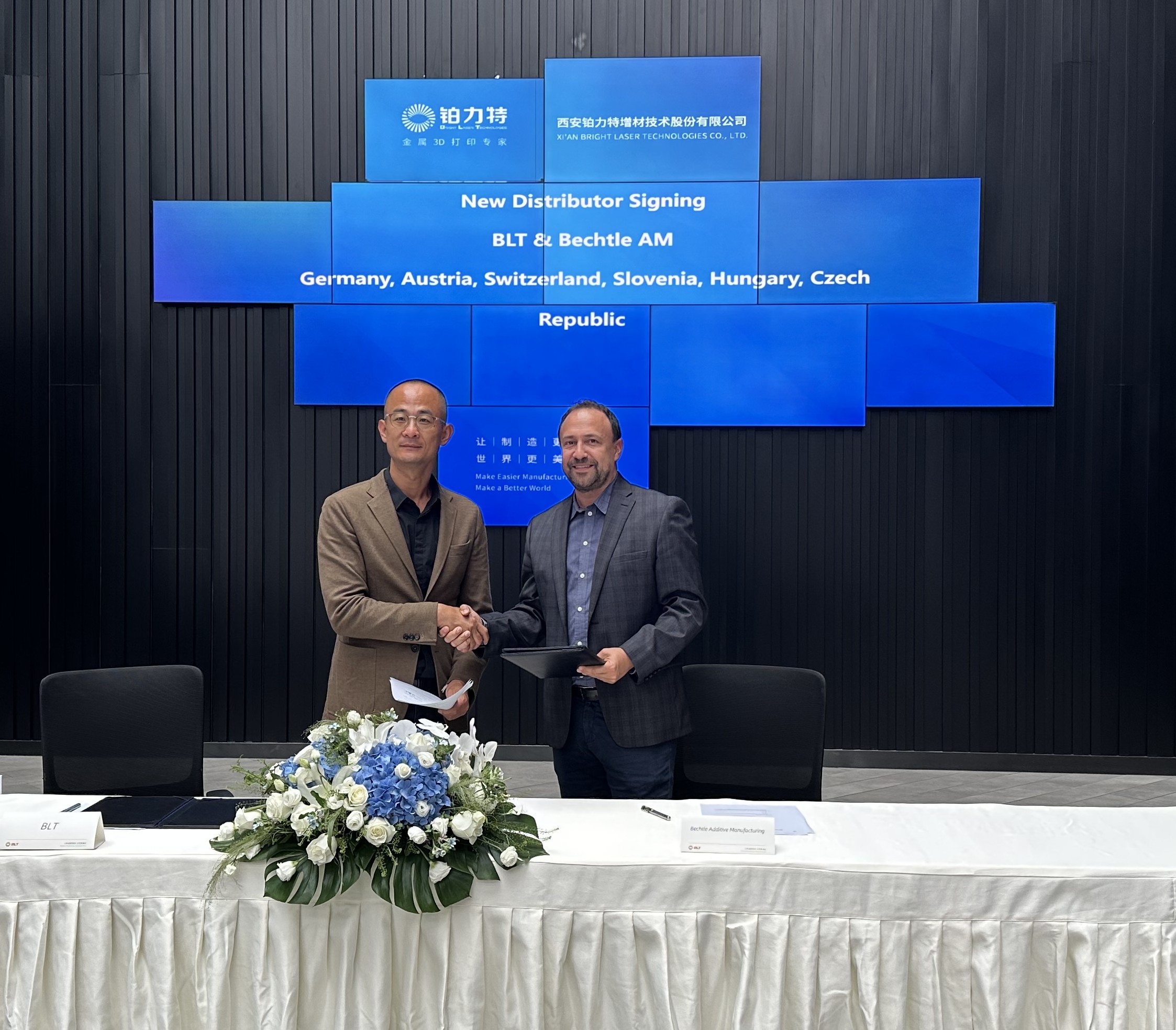 Gary Ding, Managing Director von BLT Europe GmbH, und Martin Affolter, Bechtle Additive Manufacturing Schweiz AG